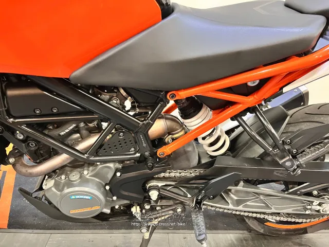 KTM 125 デューク・2018(H30)初度登録(届出)年・ブラックオレンジ