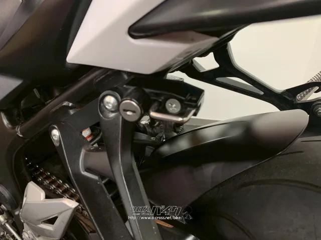 スズキ GSR750・2011(H23)初度登録(届出)年・ホワイト・750cc・KTM