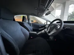 トヨタ プリウス