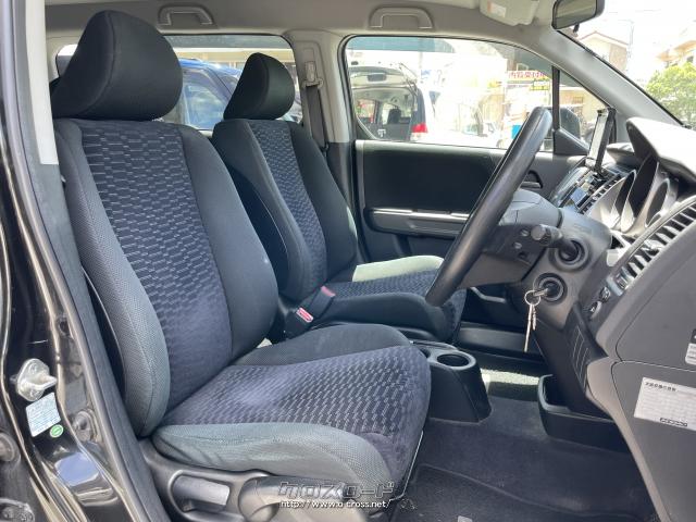 大開口なフロントドアを開ければ乗り降りし易いシート。シートリフター付きで座面高さを調整可能です。 ホンダ クロスロード