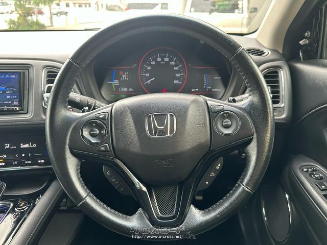 黒を基調とした内装で落ち着いた雰囲気です。 ホンダ ヴェゼル