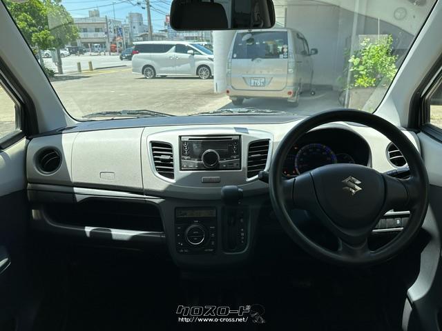 黒を基調とした内装で落ち着いた雰囲気です。 スズキ ワゴンR