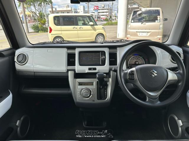 黒を基調とした内装で落ち着いた雰囲気です。 スズキ ハスラー