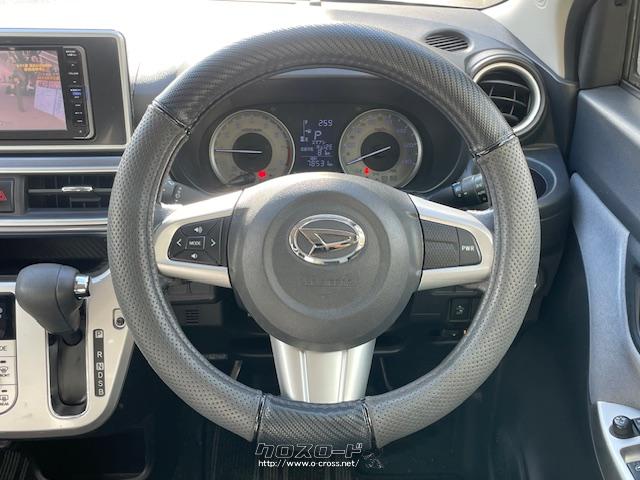 カメラとレーザーレーダー、ソナーセンサーの組み合わせによって、前方の車両との衝突の危険が高まった場合に緊急ブレーキによる危険の回避を支援。 ダイハツ キャスト