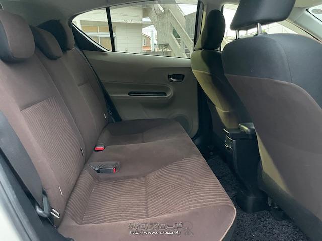 後席シートは足元も広く快適です。 トヨタ アクア