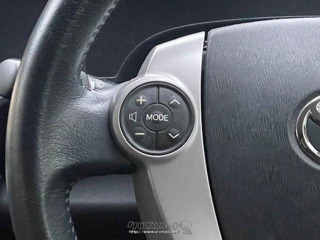 オーディオのチャンネル操作や音量変更は手元のボタンでワンタッチ。 トヨタ アクア