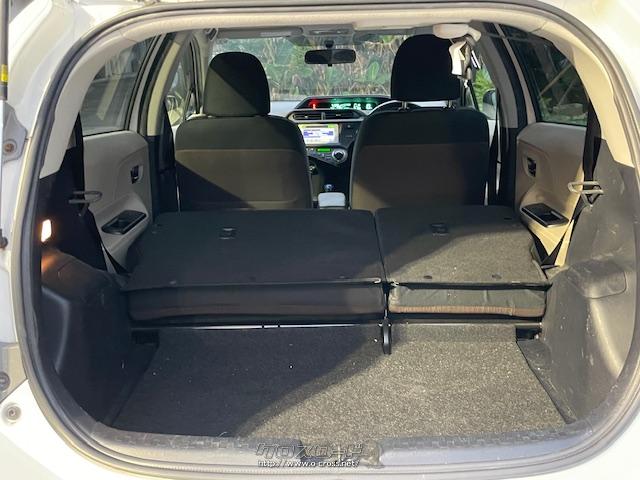 シートを倒せば長物にも対応します。 トヨタ アクア