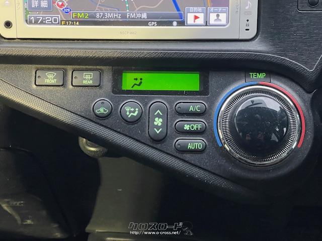 オートエアコン付きで夏でも低燃費走行が可能です。 トヨタ アクア