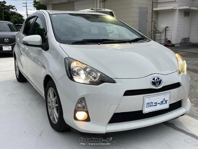 助手席オープントレイやドアスイッチベースのアクセントカラーを変更を行った。 トヨタ アクア