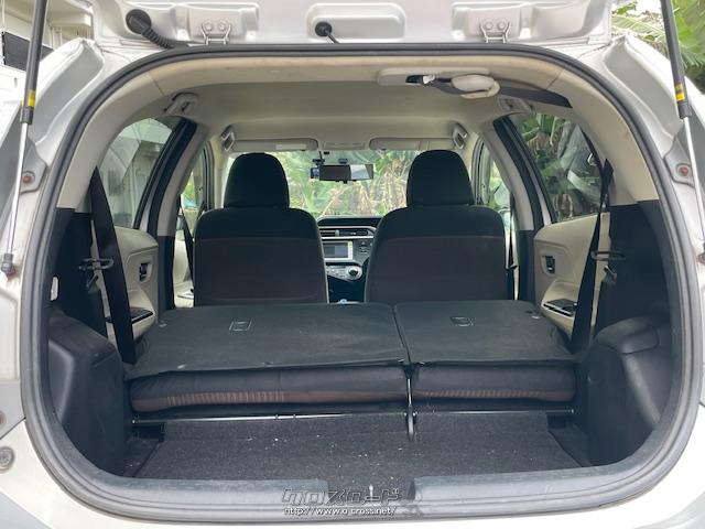 シートを倒せば長物にも対応します。 トヨタ アクア