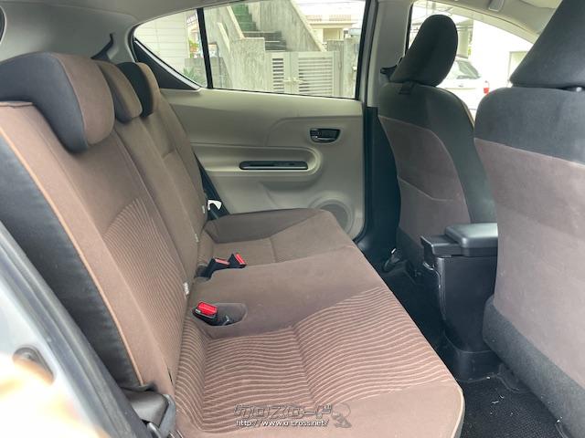 後席シートは足元も広く快適です。 トヨタ アクア