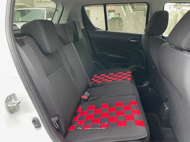後部座席は足元も広く乗り心地も抜群です スズキ スイフト