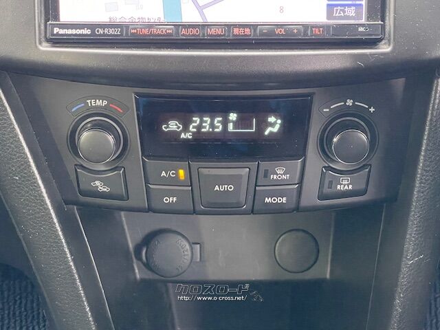 オートエアコン付きで夏でも低燃費走行が可能です。 スズキ スイフト