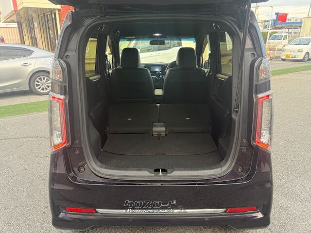 後席を倒す事で大きな荷物を積み込み可能に。 ホンダ N-WGN