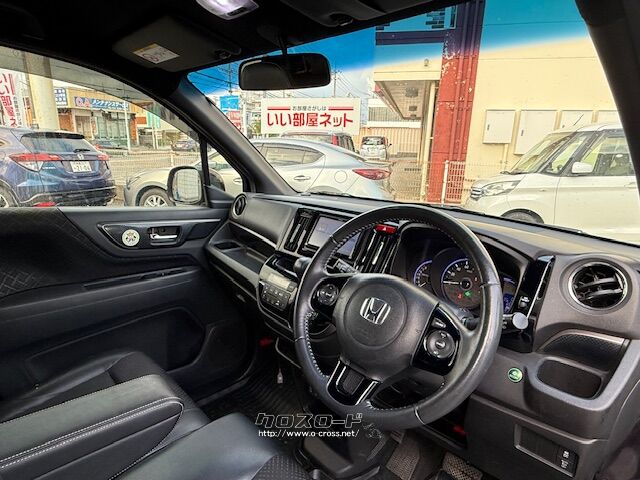 運転席からの視界も広く女性の方でも運転しやすい設計に。 ホンダ N-WGN