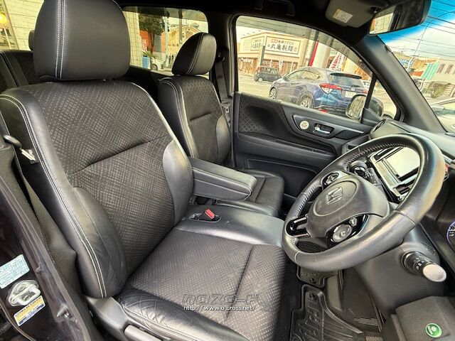 運転席・助手席は乗り降りラクチンな設計となっております! ホンダ N-WGN