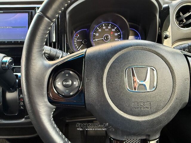 ステアリング左側にはオーディオの操作スイッチが配置されています。 ホンダ N-WGN