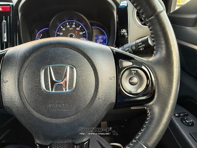 右側にはレーダークルーズコントロールの操作スイッチが配置されています。 ホンダ N-WGN