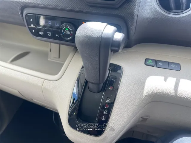 必ず使用するシフトレバー。確りと確認したいですね。 ホンダ N-BOX