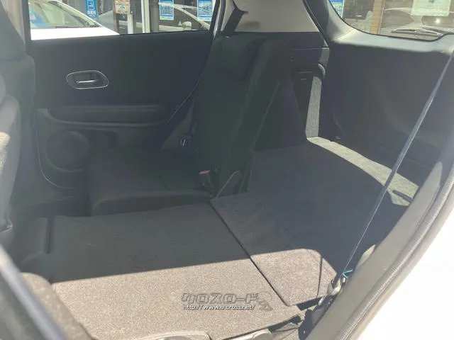 後部座席を倒すとフラットになります。 ホンダ ヴェゼル