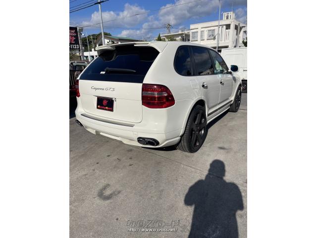 更に撮影者の影が・・・笑笑 ポルシェ カイエン