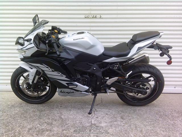カワサキ ニンジャ ZX-4RSE NEWカラー・シルバー (白?)・400cc