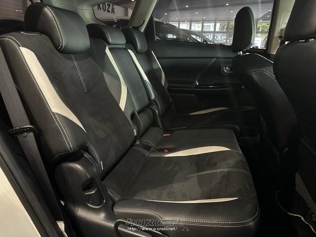 5名乗車の2列シート車と7名乗車の3列シート車の2タイプを用意。 トヨタ プリウスα