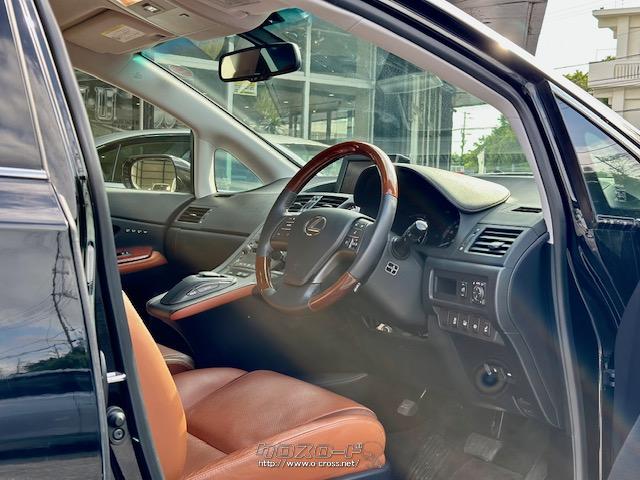 運転席からの視界も良く、女性の方でも運転しやすい設計に。 レクサス HS