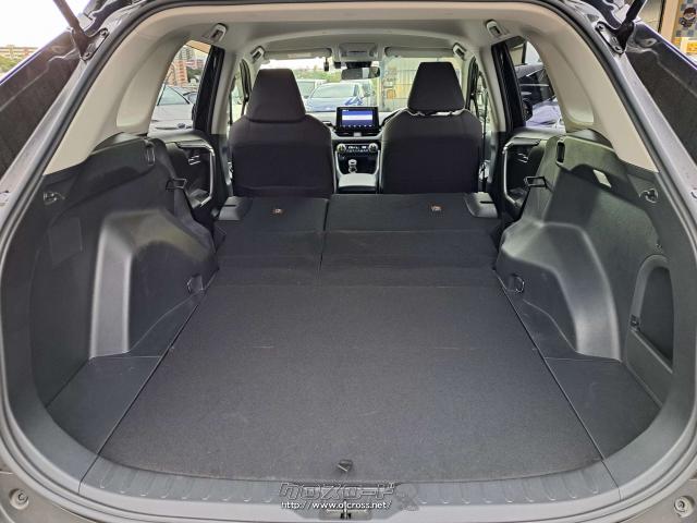後席を倒すと大きなものも積み込み トヨタ RAV4