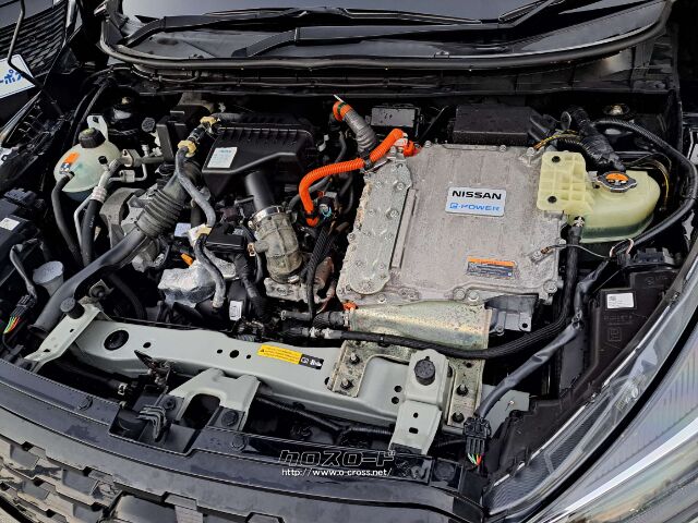 エンジン型式HR12DE最高出力82ps(60kW)/6000rpm 日産 キックス