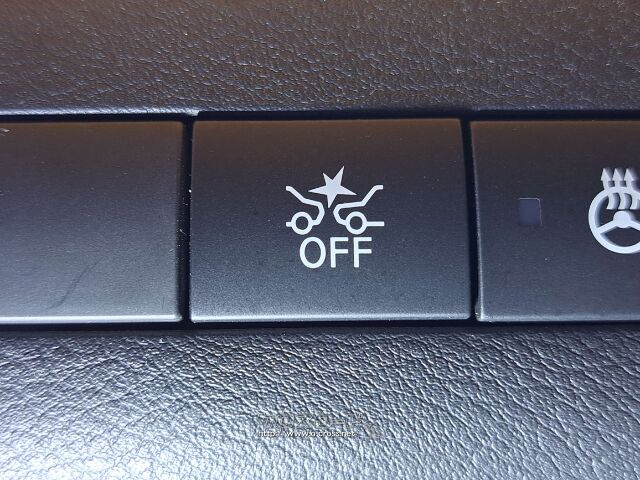 お問合せはユーポスコザ店まで/098-934-8277/お待ちしております 日産 キックス