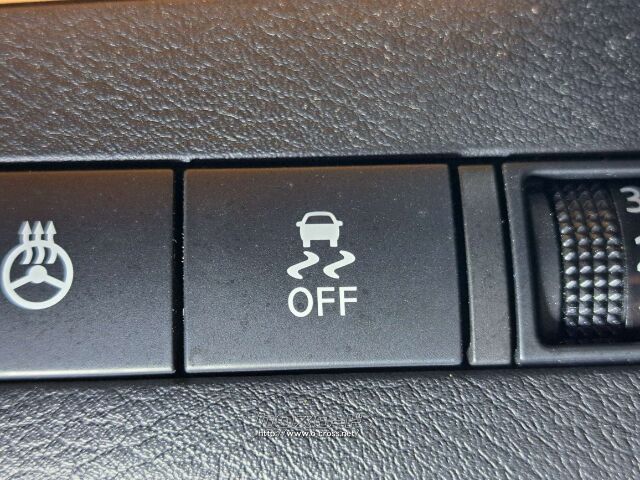 お問合せはユーポスコザ店まで/098-934-8277/お待ちしております 日産 キックス