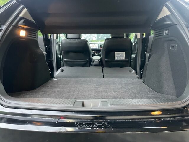 後席を倒すと大きなものも詰め込めます ホンダ ヴェゼル