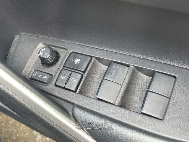 「お問合せはユーポスコザ店まで/098-934-8277お待ちしております」 トヨタ カローラクロス