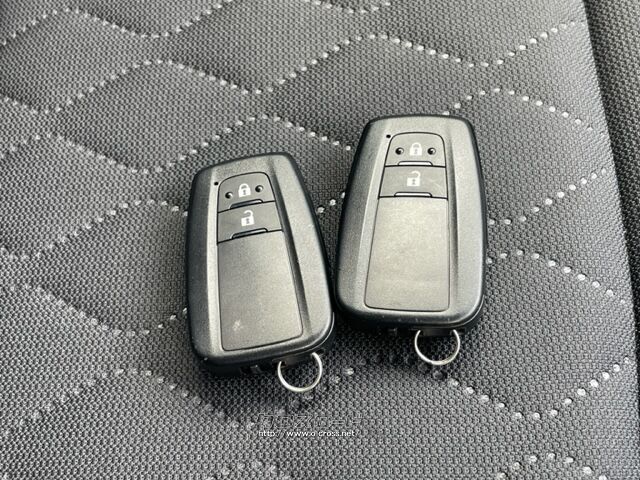 「お問合せはユーポスコザ店まで/098-934-8277お待ちしております」 トヨタ カローラクロス