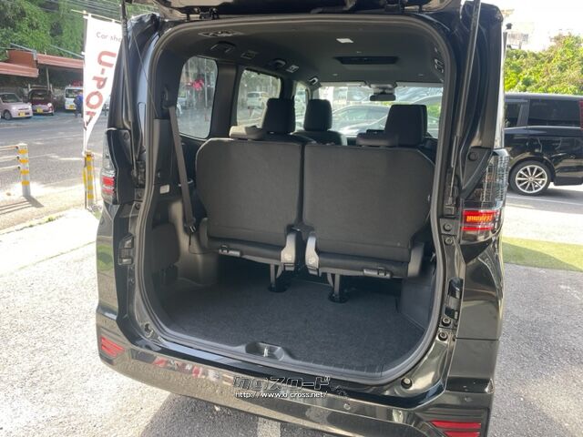 荷室スペースも広々 トヨタ ヴォクシー