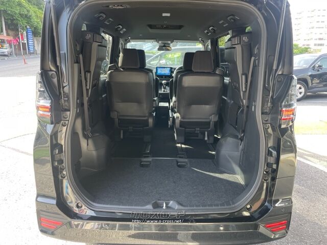 3列目を倒すと大きなものも詰め込めます トヨタ ヴォクシー