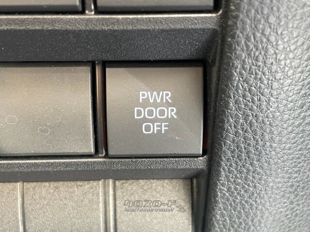 「お問合せはユーポスコザ店まで/098-934-8277お待ちしております」 トヨタ ヴォクシー