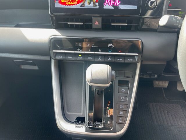 「お問合せはユーポスコザ店まで/098-934-8277お待ちしております」 トヨタ ヴォクシー