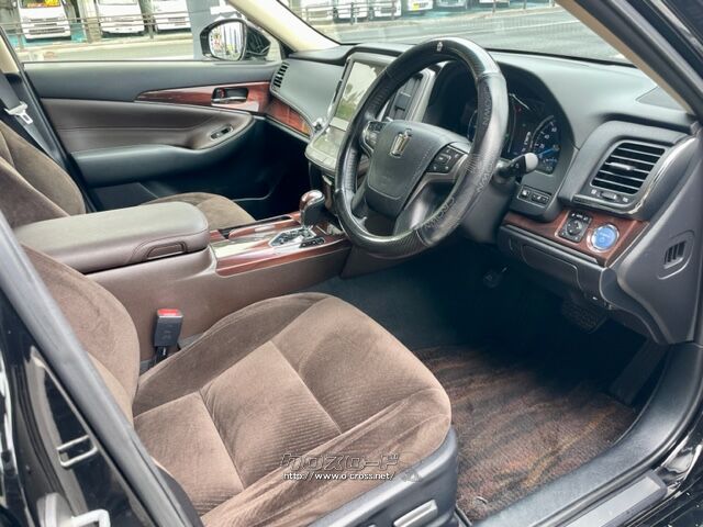 無料でローン審査やってます トヨタ クラウンロイヤル