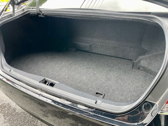 荷室スペースも広々 トヨタ クラウンロイヤル