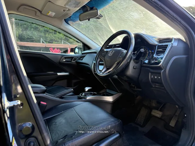 運転席からの視界も広く女性の方でも運転しやすい設計に ホンダ グレイス