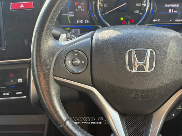 ステアリング左でオーディオ操作可能です。 ホンダ グレイス