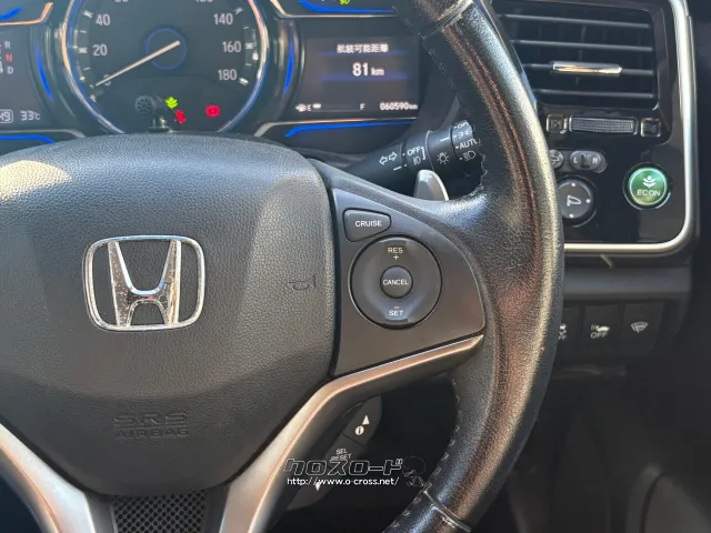 ステアリング右でクルーズコントロール操作可能です。 ホンダ グレイス