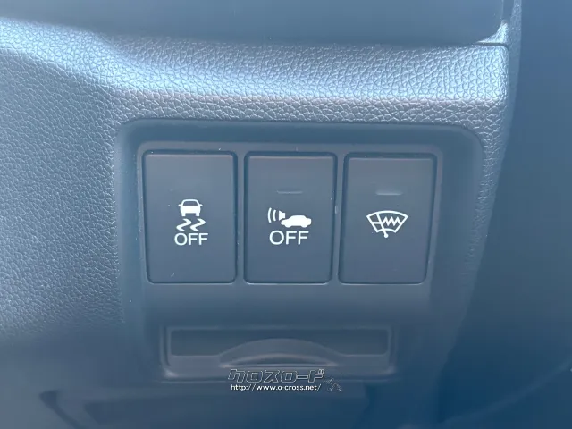 運転席右に横滑り機能オンオフスイッチあります。 ホンダ グレイス