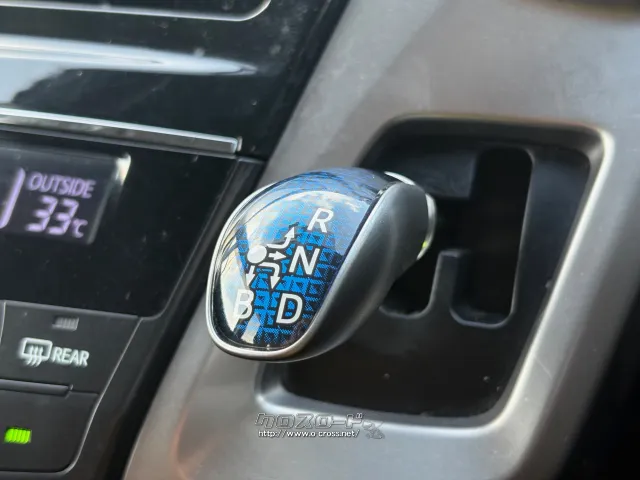 シンプルで扱いやすいシフトノブ トヨタ プリウスα