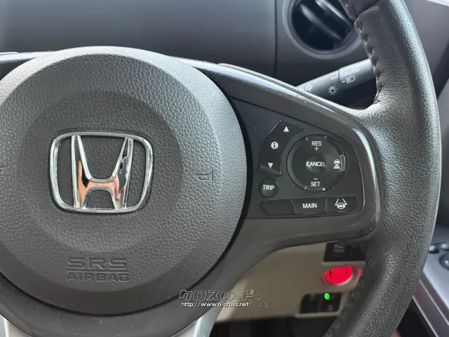 ステアリング右でクルーズコントロール操作可能です。 ホンダ N-BOX