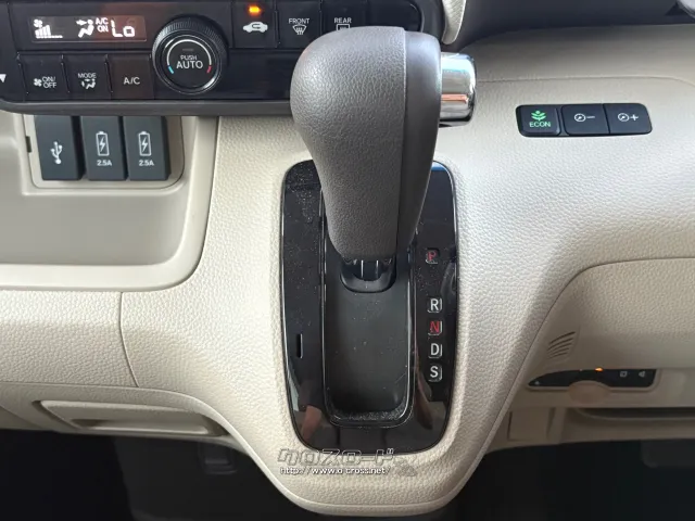 シンプルで扱いやすいシフトノブ ホンダ N-BOX