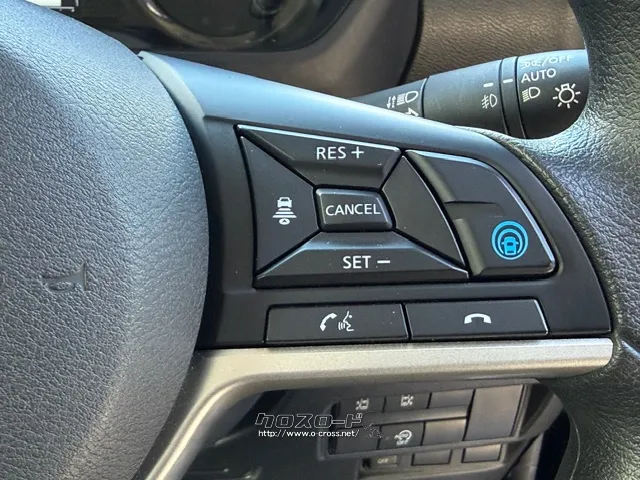 ハンドル右でクルーズコントロール操作が出来ます。 日産 ルークス