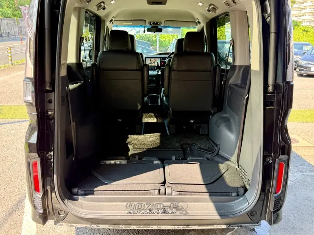 3列目の格納は片手で出来ます ホンダ ステップワゴン